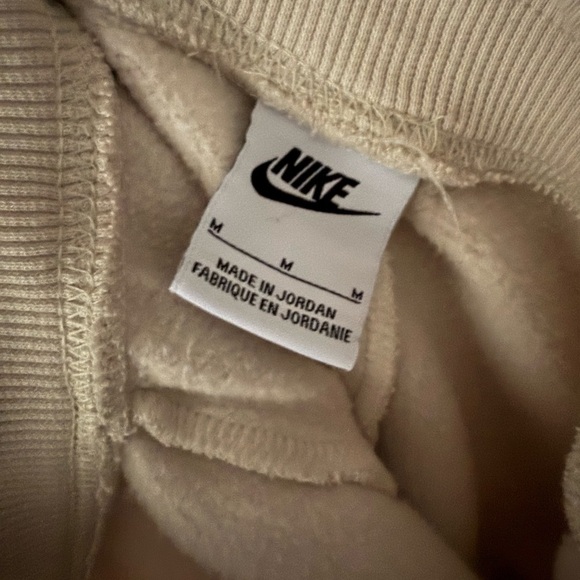 Nike Cream Sweatshirt and Shorts Set - Picture 8 of 11